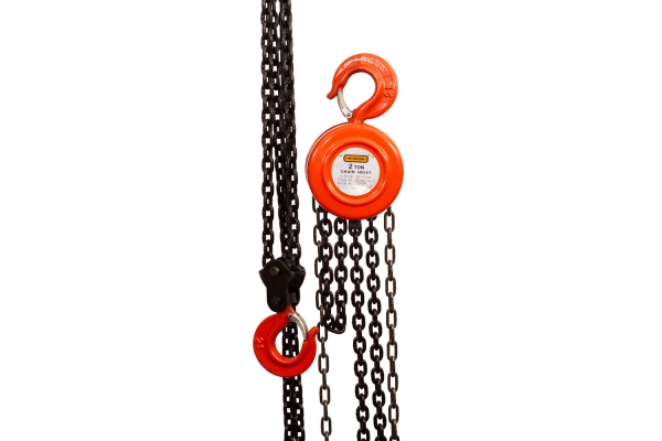 2 TON CHAIN HOIST, 20' LIFT